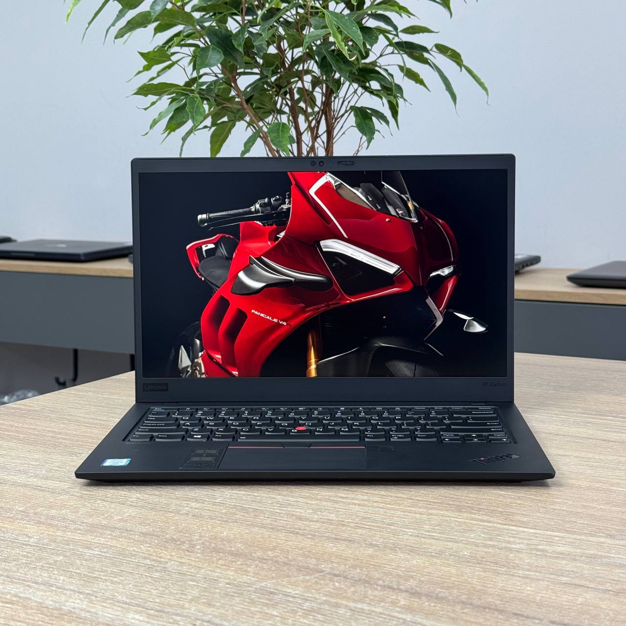 Ноутбук Lenovo ThinkPad X1 Carbon Gen 7