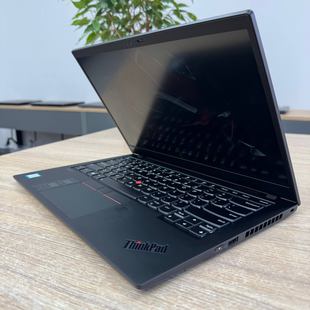 Ноутбук Lenovo ThinkPad X1 Carbon Gen 7 - Зображення 3